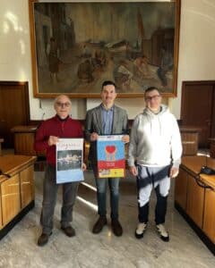 L’Avis Cesenatico dona il calendario al sindaco Gozzoli