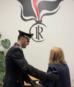 I carabinieri restituiscono l’intera refurtiva alle anziane vittime 