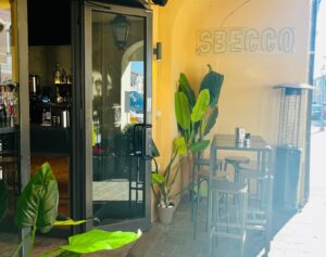 “Spaccata” nella notte al bar “Lo Sbecco” di via Saffi