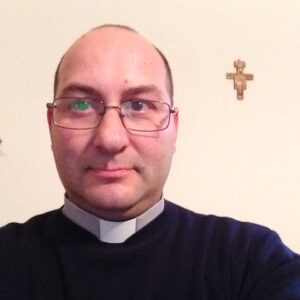 Il social come pulpito: la “guerra” infinita tra Don Mirco e Gayburg