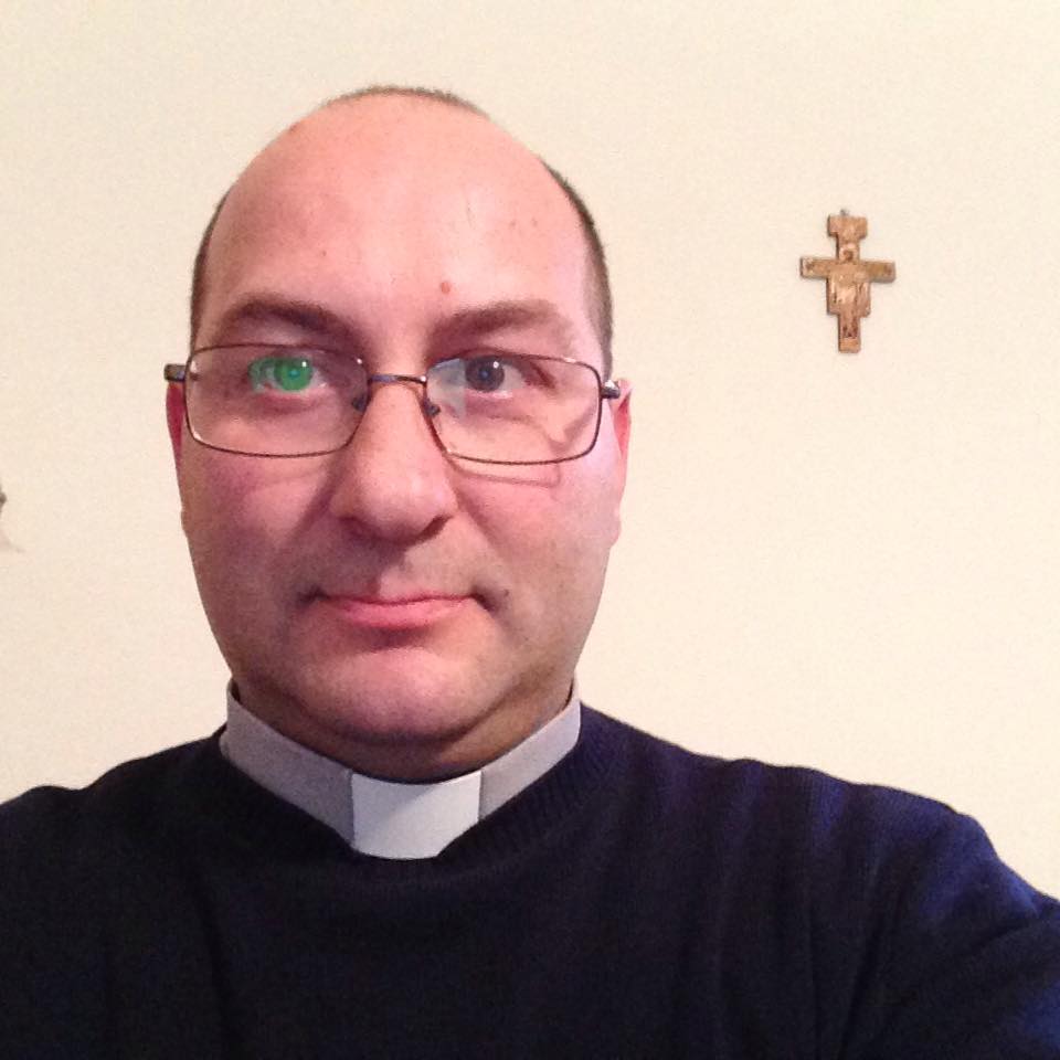 Il social come pulpito: la “guerra” infinita tra Don Mirco e Gayburg