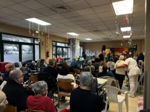 Anche il sindaco Gozzoli alla festa di Natale degli ospiti della Casa di Riposo