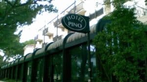 Al posto dell’ex hotel Pino sorgerà una mega-villa 