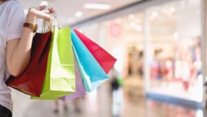 Il 4 gennaio scattano i saldi: basteranno per risollevare il commercio? 