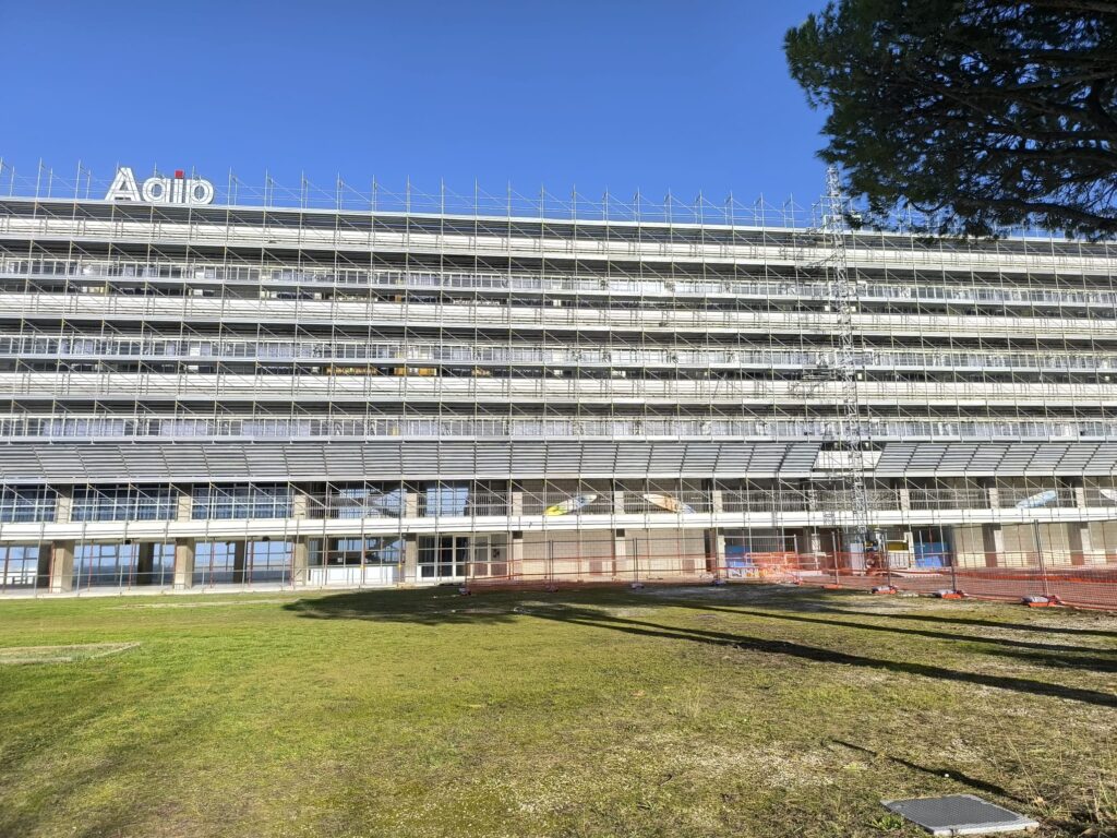 Grazie al Superbonus anche l’Agip si rifà lil look: 11 milioni di infissi!