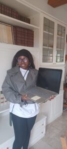 Nuovo gesto di generosità della Siropack: donato un pc a una studentessa congolese