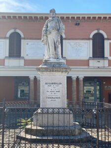 Statua di Garibaldi in piazza Pisacane: a marzo via ai lavori di restauro