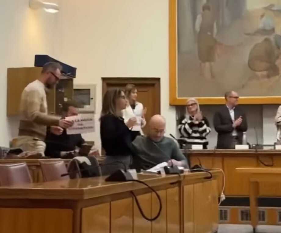 Sulla mafia il consiglio comunale si compatta: applausi bipartisan al sindaco Gozzoli