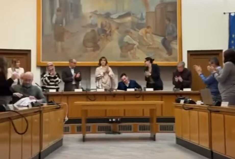 Sulla mafia il consiglio comunale si compatta: applausi bipartisan al sindaco Gozzoli