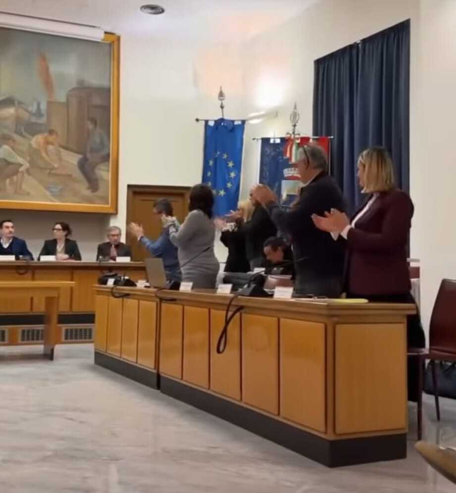 Sulla mafia il consiglio comunale si compatta: applausi bipartisan al sindaco Gozzoli