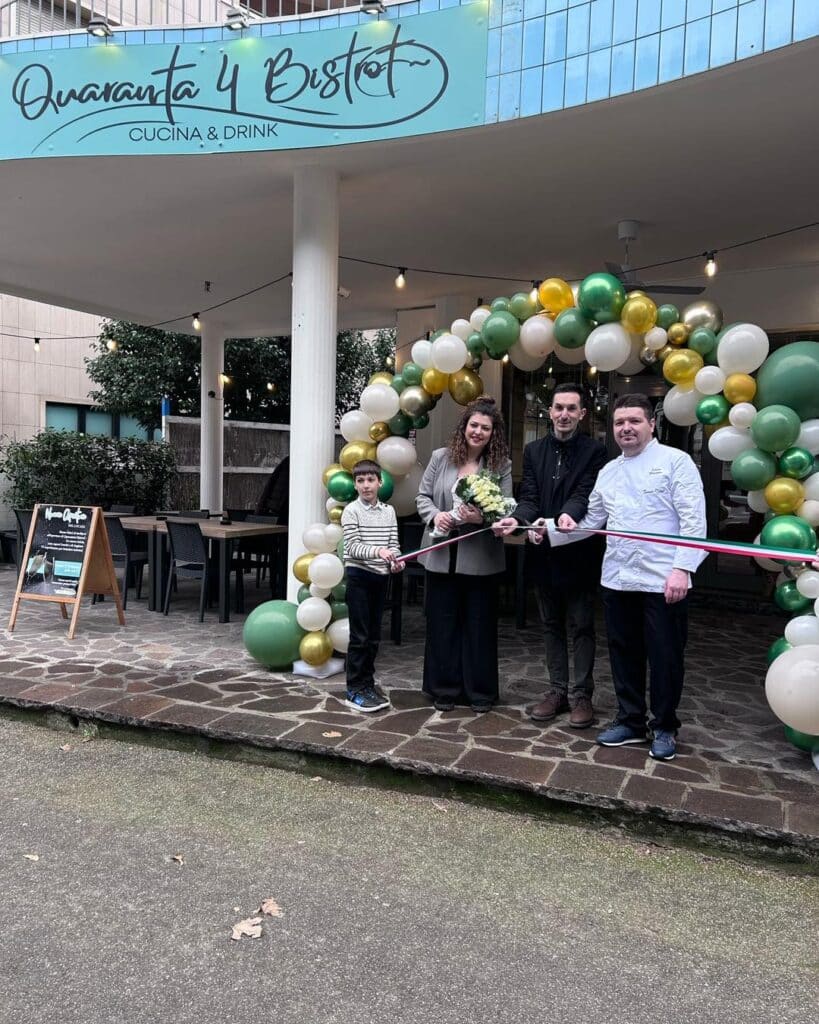 In piazza Comandini ha inaugurato da poche ore “Quaranta 4 Bistrot”