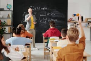 La Regione sta pensando di chiudere le scuole oltre metà giugno…