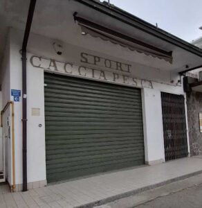 Chiude anche il negozio “Sport Caccia Pesca” di via Leonardo Da Vinci