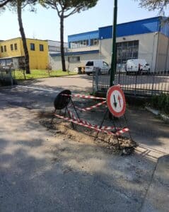Lavori indecorosi effettuati da ditte private, il sindaco minaccia di adire a vie legali