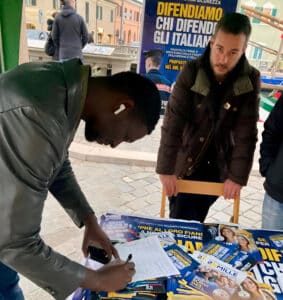 Sicurezza e pace fiscale: al banchetto della Lega raccolte 350 firme
