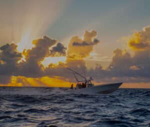 Al largo di Cesenatico le notti spericolate dei pescatori di frodo delle vongole