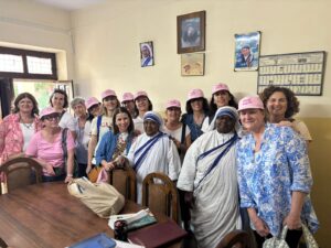 Un gruppo di donne cesenati ha festeggiato l’8 marzo tra gli “ultimi” di Madre Teresa