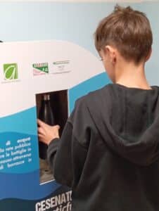 Alla scuola media “Dante Arfelli” installati tre erogatori d’acqua pubblica a parete