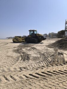 Tragedia a Pinarella: una ruspa dilania un’insegnante vicentina di 65 anni sulla spiaggia
