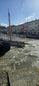 Raffiche violente nella notte: gravi danni in spiaggia