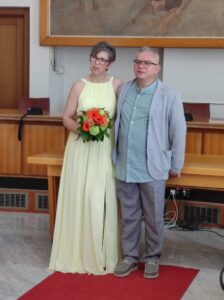 Cinquanta metri a piedi per sposarsi: Silvia e Davide hanno detto sì