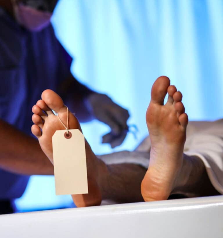 Vuoi dare un senso alla morte terrena? Dona il tuo corpo alla scienza