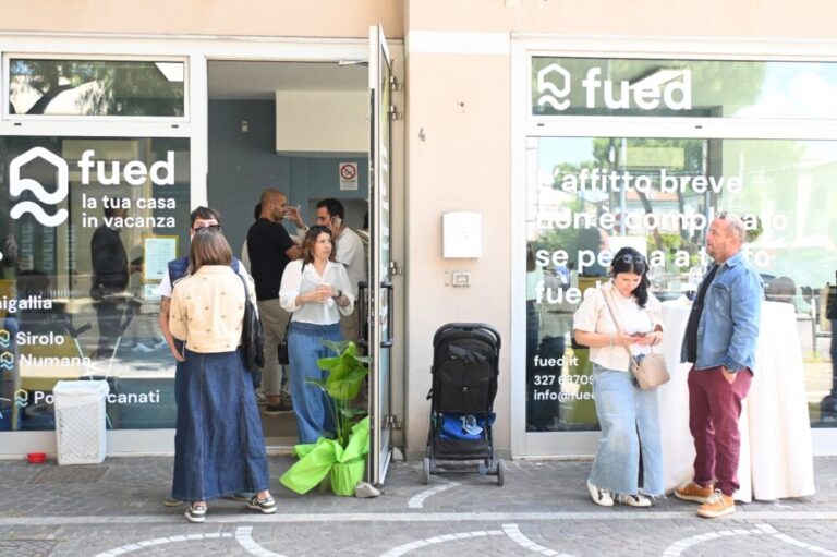 Affitti brevi, taglio del nastro per la nuova sede di fued