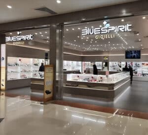 Ladri rubano 100mila euro di gioielli al Romagna Shopping