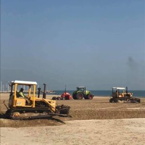 Via al ripascimento: sabbia dal mare per allargare la spiaggia. E dopo Pasqua via allo spianamento delle dune