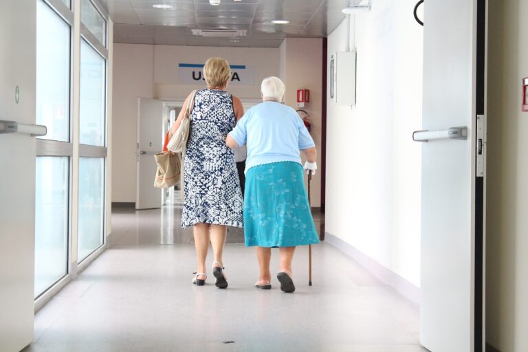 Sanità, salasso infinito: tassa di scopo per gli over 65