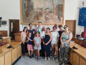 Da mezzo secolo in vacanza a Cesenatico: Claudia ricevuta dal sindaco