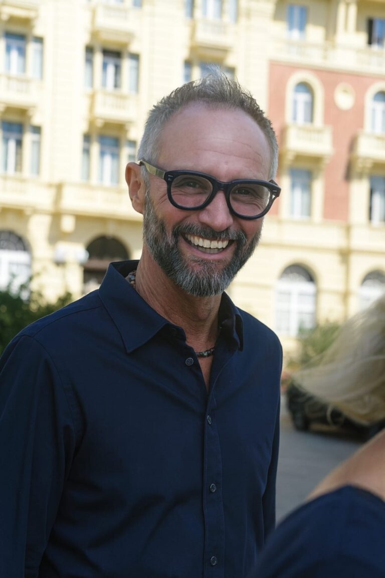 Zarrelli replica al Pd: «La “barchetta” era una battuta. Il problema erano le famiglie truffate lasciate sole per ore»
