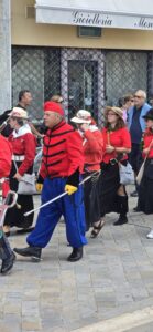 Cesenatico si è svegliata con un’invasione di “Garibaldini” (video e foto)