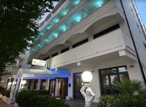 Tre hotel vanno all’asta (ma la stagione non si ferma)