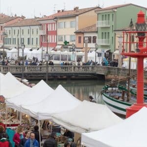 Scontro sui tempi dei cantieri al “Pesce fa Festa”: il centrodestra attacca, Gozzoli difende le scelte