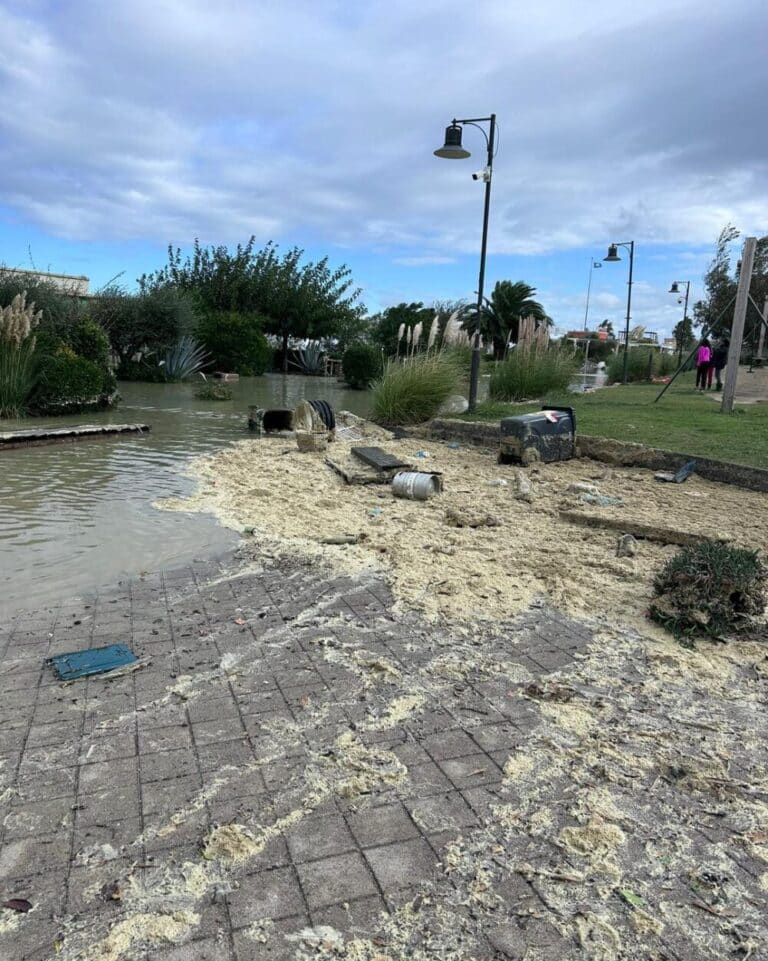 Il mare si ritira, ma restano ancora tante emergenze sul territorio