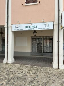 In piazza Pisacane si riaccende una luce: arriva “La Bottega del Gusto”