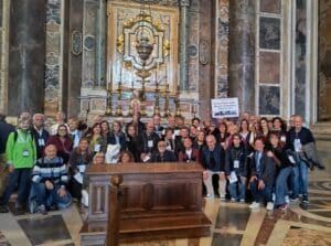 Leone XIV, l’abbraccio di piazza San Pietro arriva fino all’Adriatico: il Papa saluta la delegazione di Cesenatico