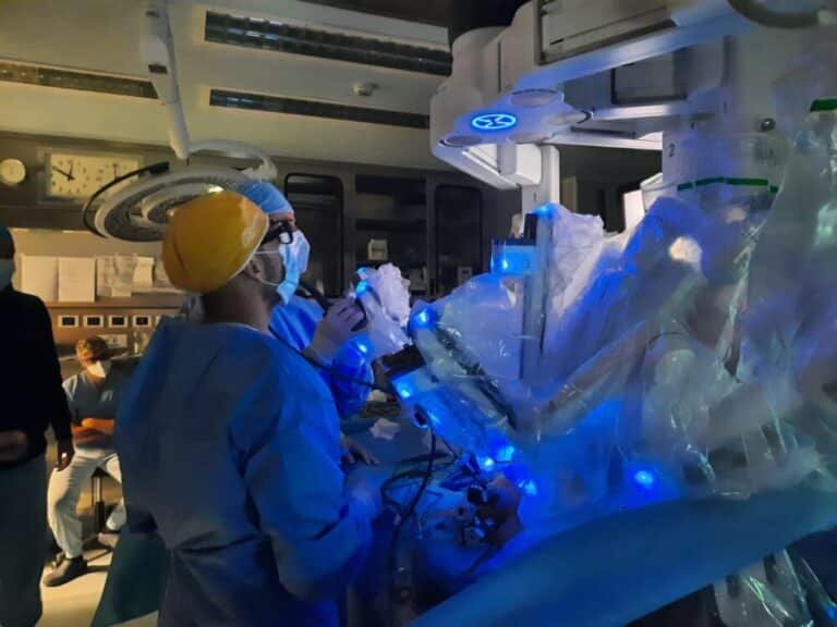 In punta di bisturi – L’ospedale del terzo millennio e la sostenibilità dell’integrazione