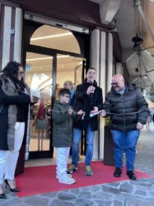 Al posto dell’ex profumeria Arianna un negozio di frutta e verdura