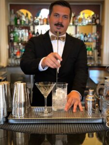 Il barman che fa brillare il gin: da Pescara al Grand Hotel di Cesenatico