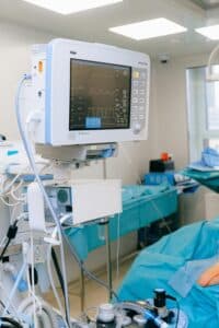 Ricoverato per un’ernia inguinale, 60enne di Cesenatico rischia la vita per una perforazione intestinale