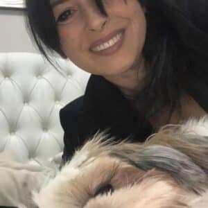 Daniela, la “pet sitter casalinga” che trasforma l’amore in un servizio su misura