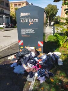 Al via dal 23 febbraio la riorganizzazione della raccolta degli abiti usati