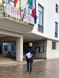 Cassonetti interrati di piazza Matteotti, consegnate 163 firme all’URP