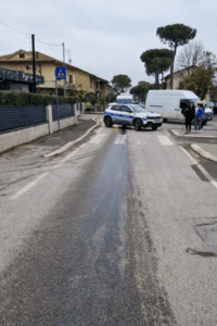 Perdita d’olio in strada a Sala: traffico rallentato e lunghe code a Cesenatico