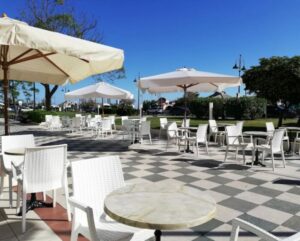 Bar Gelateria Centrale di Valverde,  la stagione riapre tra musica, karaoke e nuove proposte per l’estate
