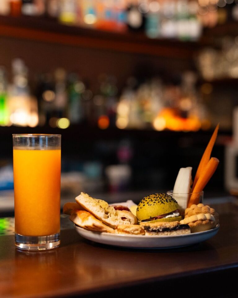 Art Mbt accende il weekend: tra brunch creativo e cocktail experience sul lungomare