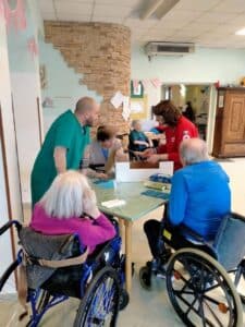 Volontarie CRI in visita alle residenze: ascolto, musica e vicinanza agli ospiti