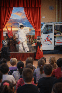 I burattini arrivano a scuola: Pulcinella incontra i bambini dell’“Ancora”